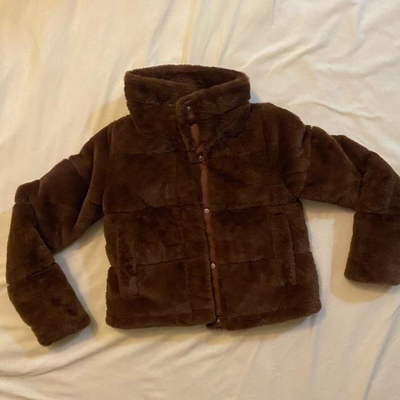 COPY - A&F Faux Fur Mini Puffer - Picture 6 of 6